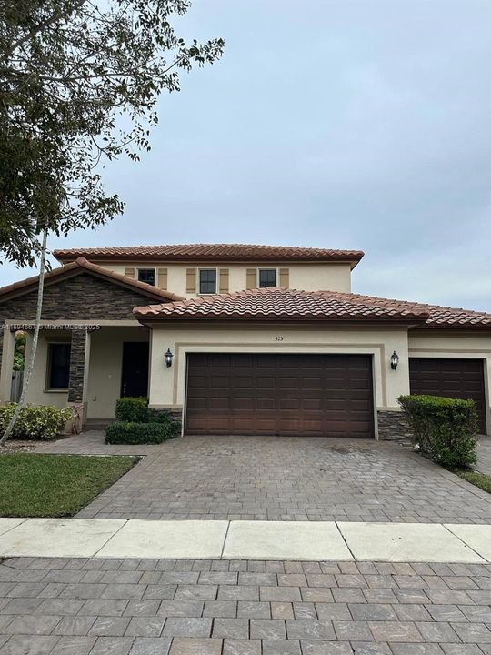 Recently Sold: $545,000 (5 beds, 3 baths, 3196 Square Feet)