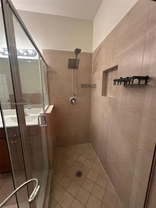 Recently Sold: $545,000 (5 beds, 3 baths, 3196 Square Feet)