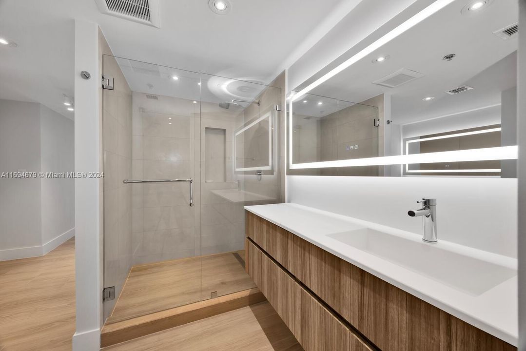 Completely renovated to include generous size shower & Grohe fixtures.