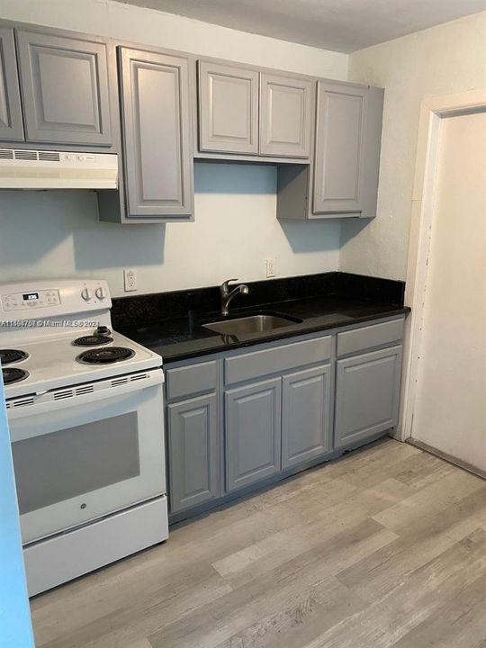 For Rent: $1,900 (2 beds, 1 baths, 700 Square Feet)