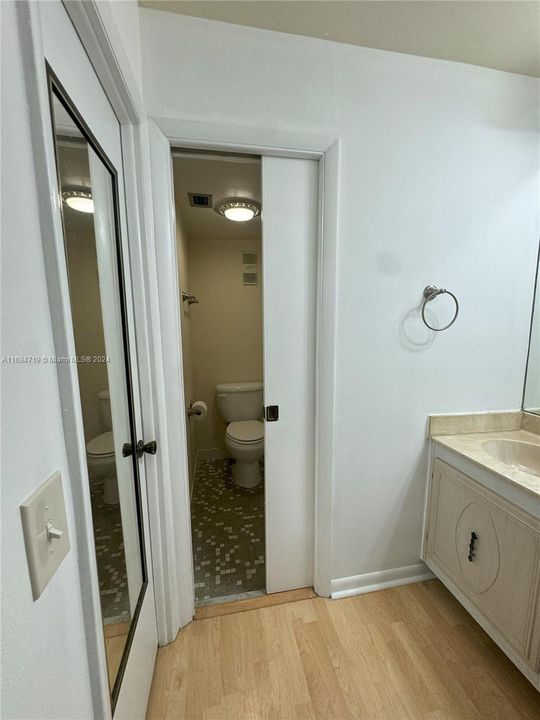 Active With Contract: $1,900 (1 beds, 1 baths, 1067 Square Feet)