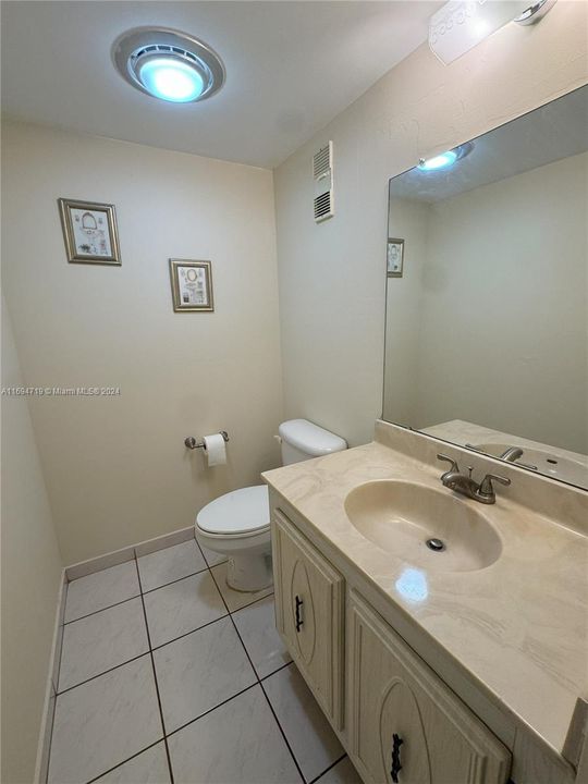 Active With Contract: $1,900 (1 beds, 1 baths, 1067 Square Feet)