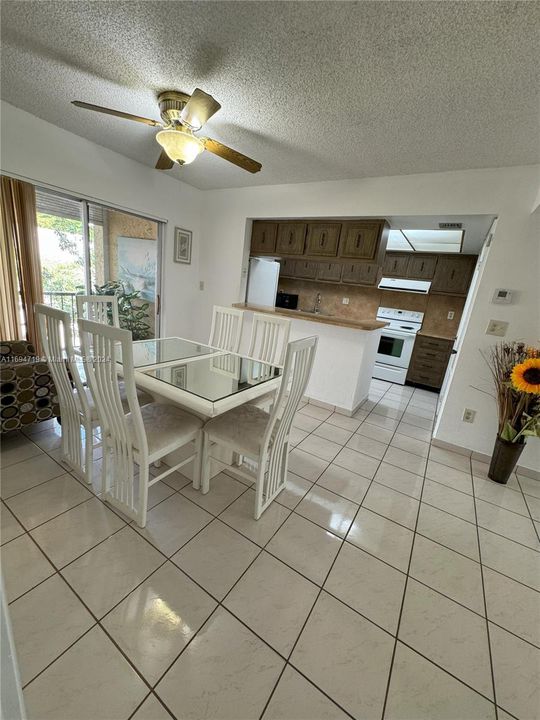 Active With Contract: $1,900 (1 beds, 1 baths, 1067 Square Feet)