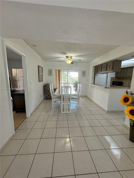 Active With Contract: $1,900 (1 beds, 1 baths, 1067 Square Feet)