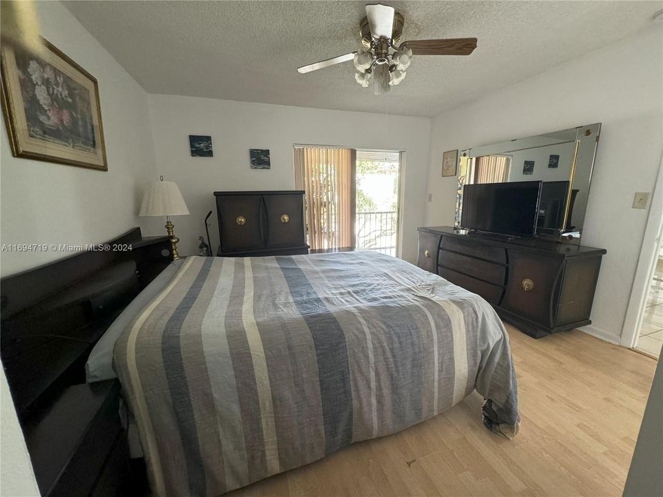 Active With Contract: $1,900 (1 beds, 1 baths, 1067 Square Feet)