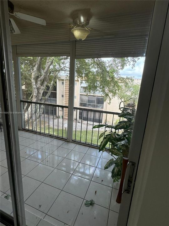 Active With Contract: $1,900 (1 beds, 1 baths, 1067 Square Feet)