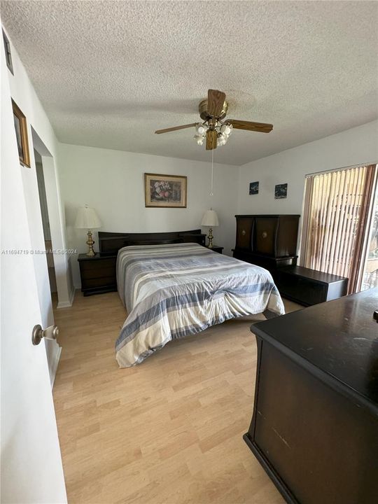 Active With Contract: $1,900 (1 beds, 1 baths, 1067 Square Feet)