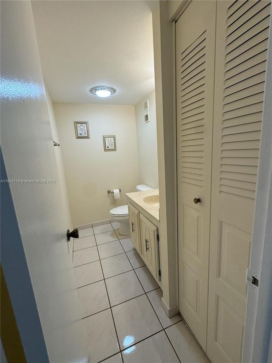 Active With Contract: $1,900 (1 beds, 1 baths, 1067 Square Feet)