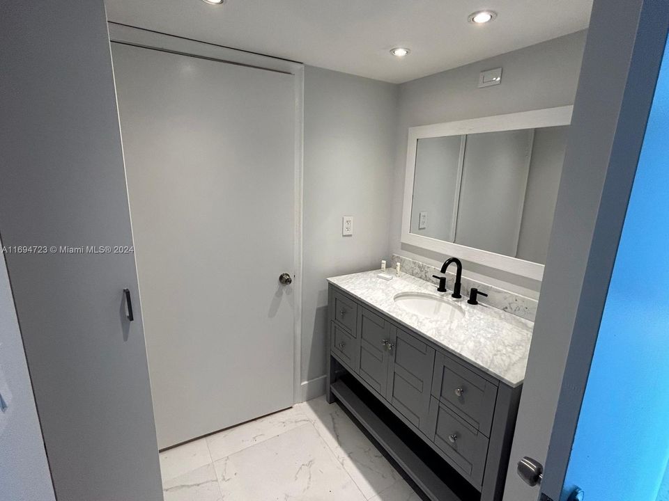 En Venta: $729,000 (2 camas, 2 baños, 1020 Pies cuadrados)