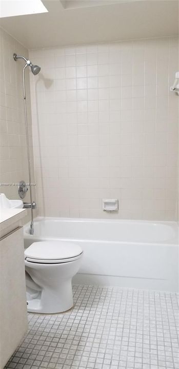 For Rent: $1,950 (2 beds, 1 baths, 1060 Square Feet)