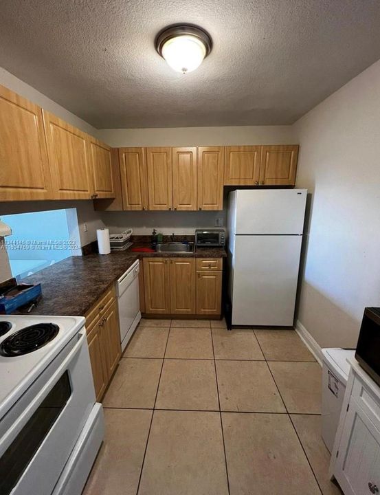 For Sale: $262,000 (1 beds, 1 baths, 810 Square Feet)