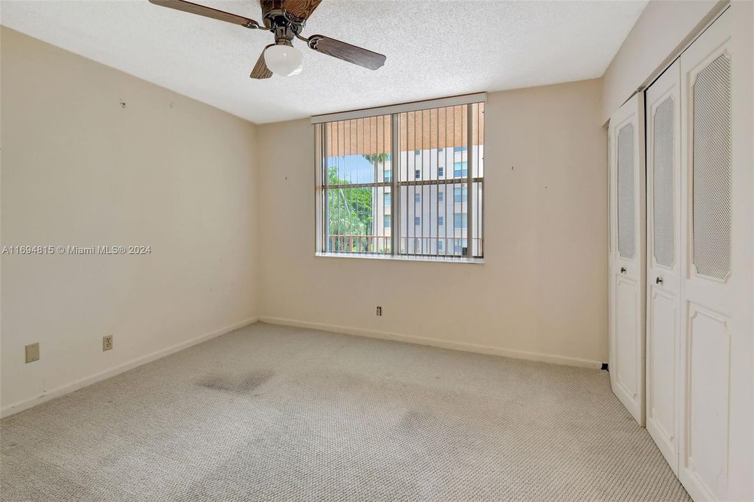 For Sale: $209,500 (2 beds, 2 baths, 1060 Square Feet)