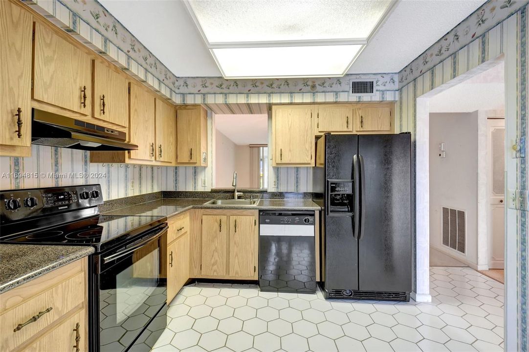 For Sale: $209,500 (2 beds, 2 baths, 1060 Square Feet)