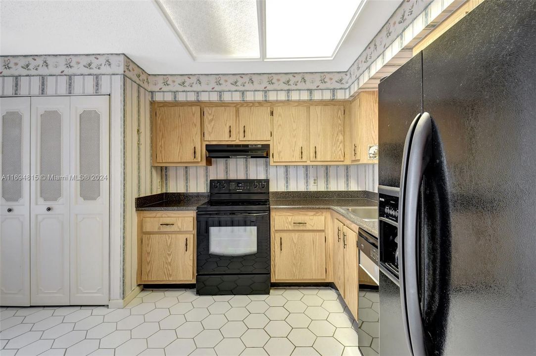 For Sale: $209,500 (2 beds, 2 baths, 1060 Square Feet)