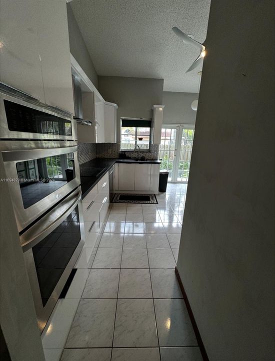 En Venta: $750,000 (4 camas, 2 baños, 2136 Pies cuadrados)