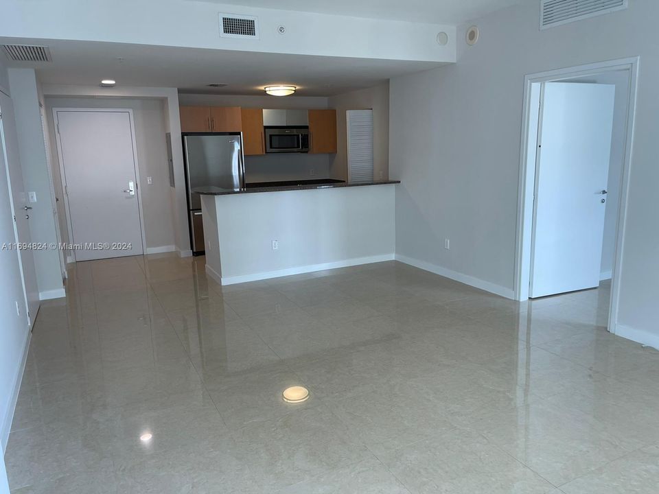 For Rent: $3,950 (2 beds, 2 baths, 1014 Square Feet)