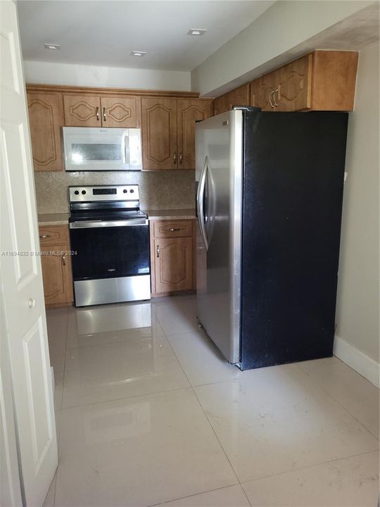 For Rent: $2,800 (3 beds, 2 baths, 1185 Square Feet)