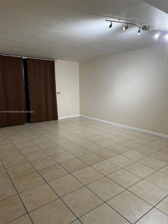 For Rent: $2,300 (2 beds, 2 baths, 965 Square Feet)