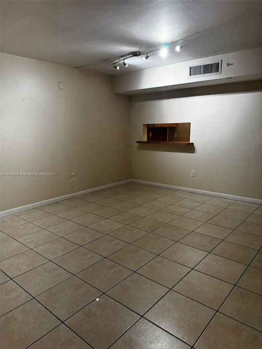 For Rent: $2,300 (2 beds, 2 baths, 965 Square Feet)