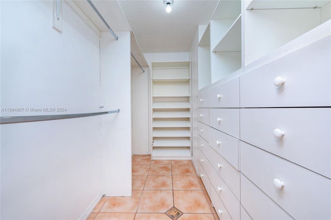 En Venta: $799,900 (4 camas, 2 baños, 1762 Pies cuadrados)