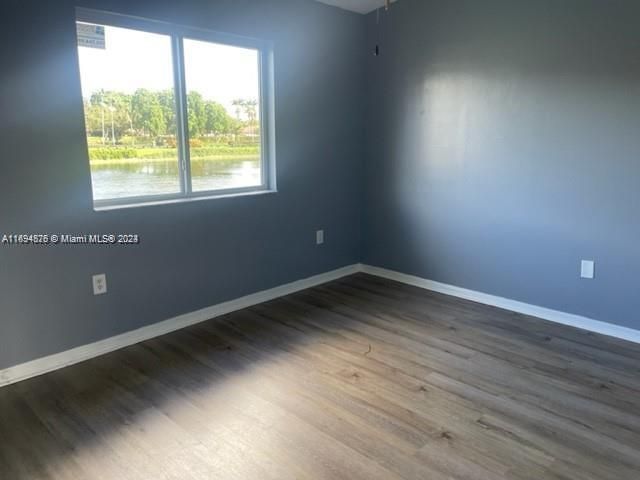 For Rent: $2,100 (2 beds, 2 baths, 910 Square Feet)