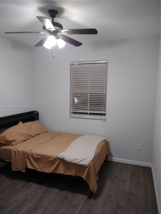 For Rent: $1,400 (1 beds, 1 baths, 300 Square Feet)