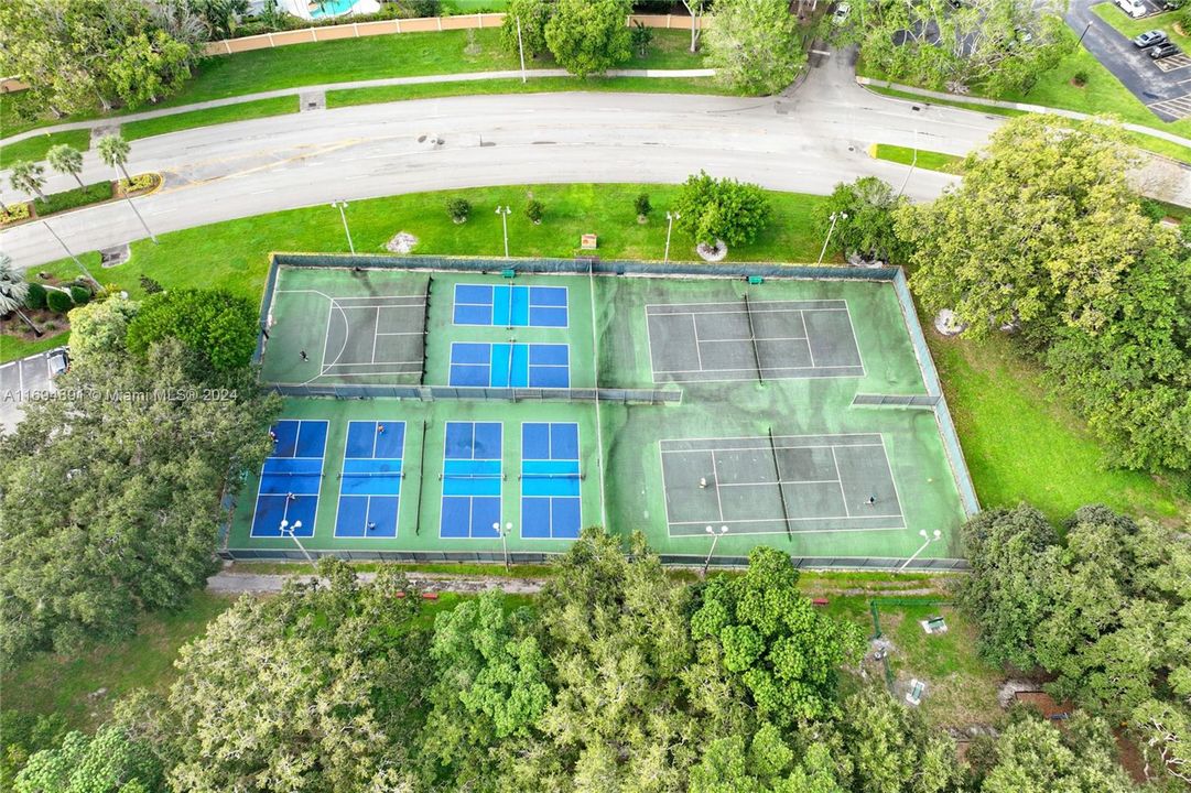 Tennis-Pickleball courts