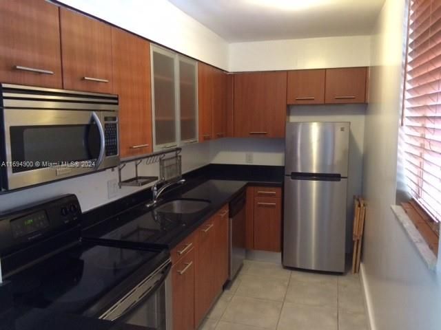 For Sale: $338,000 (1 beds, 1 baths, 723 Square Feet)