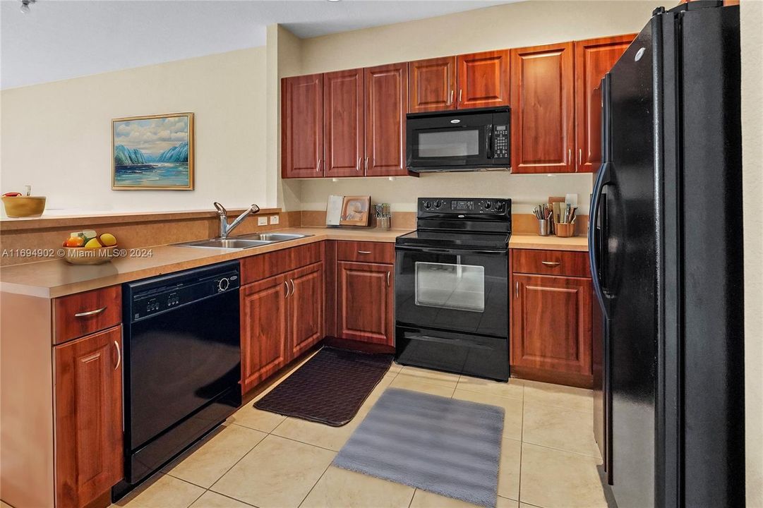 For Sale: $335,000 (2 beds, 1 baths, 1096 Square Feet)