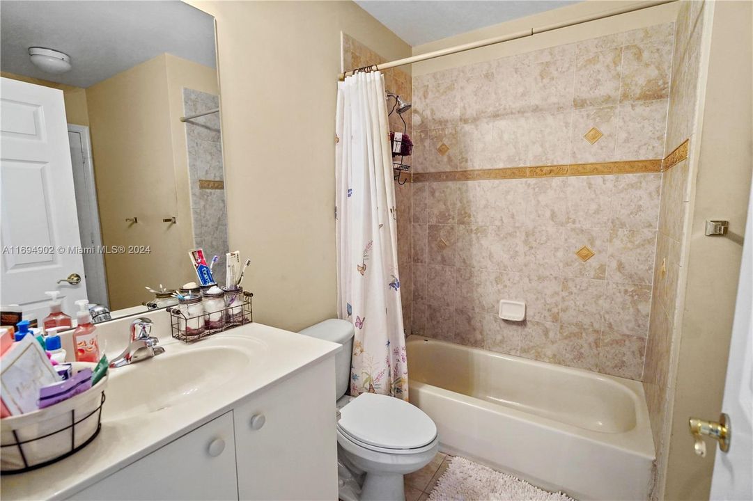 For Sale: $335,000 (2 beds, 1 baths, 1096 Square Feet)