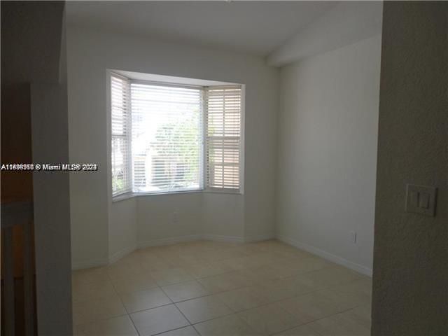 For Rent: $2,270 (2 beds, 3 baths, 1212 Square Feet)