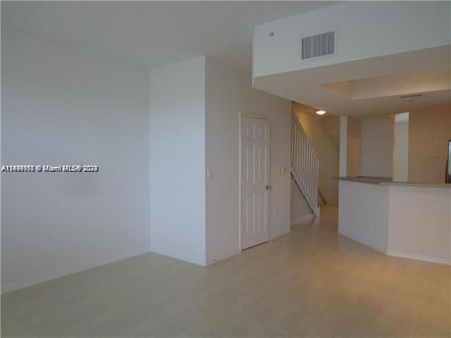 For Rent: $2,270 (2 beds, 3 baths, 1212 Square Feet)