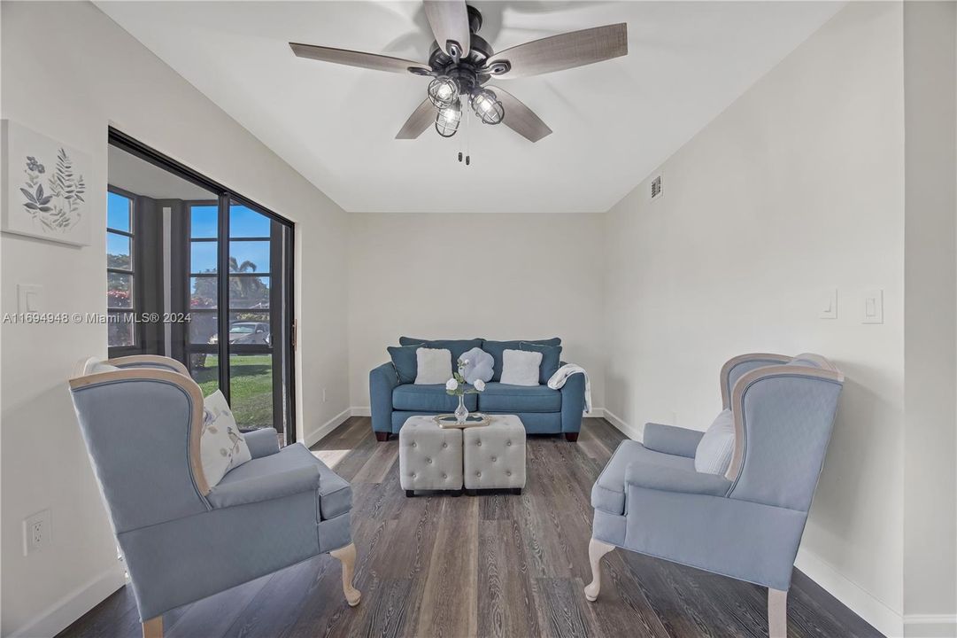 For Sale: $265,000 (2 beds, 2 baths, 1163 Square Feet)