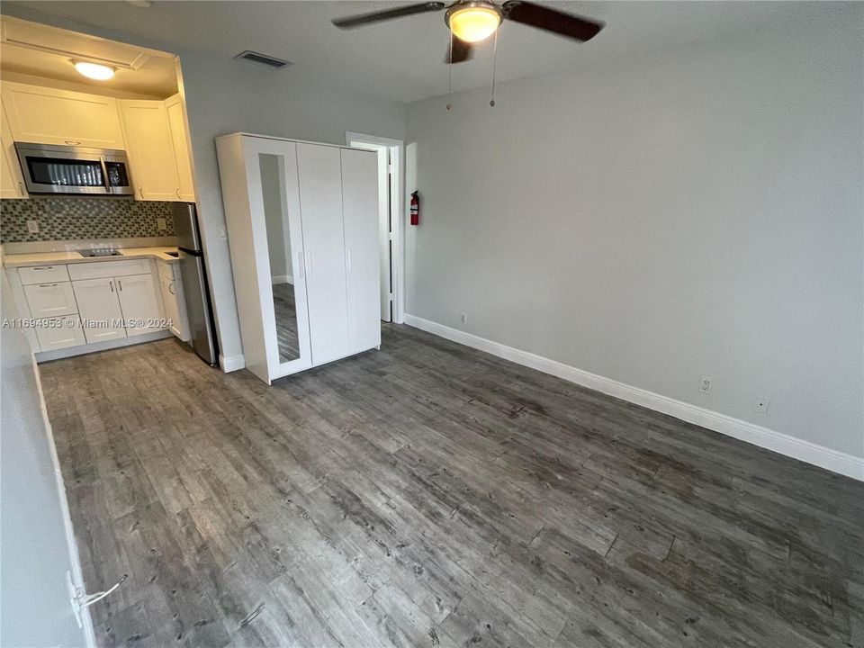 For Rent: $1,275 (0 beds, 1 baths, 400 Square Feet)