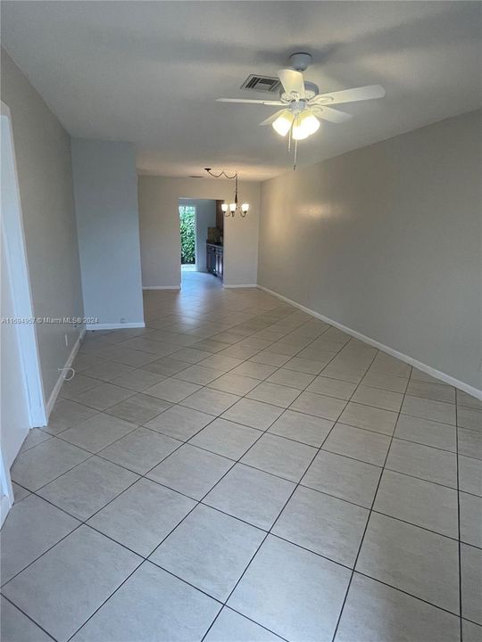 For Rent: $1,675 (1 beds, 1 baths, 700 Square Feet)