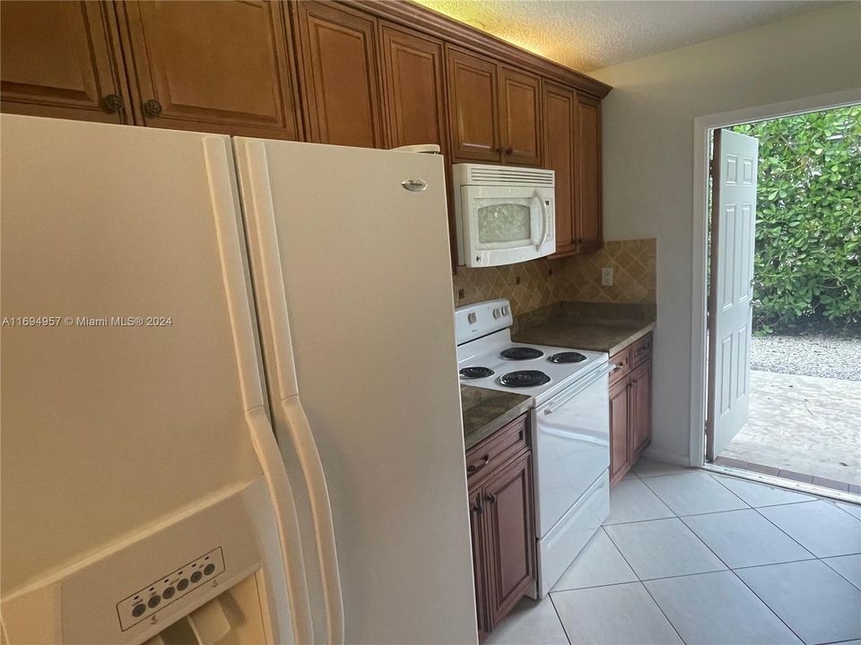 For Rent: $1,675 (1 beds, 1 baths, 700 Square Feet)