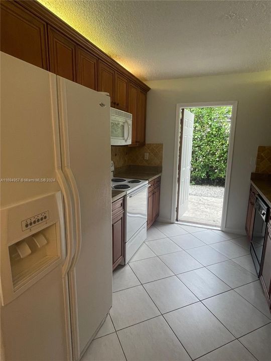 For Rent: $1,675 (1 beds, 1 baths, 700 Square Feet)