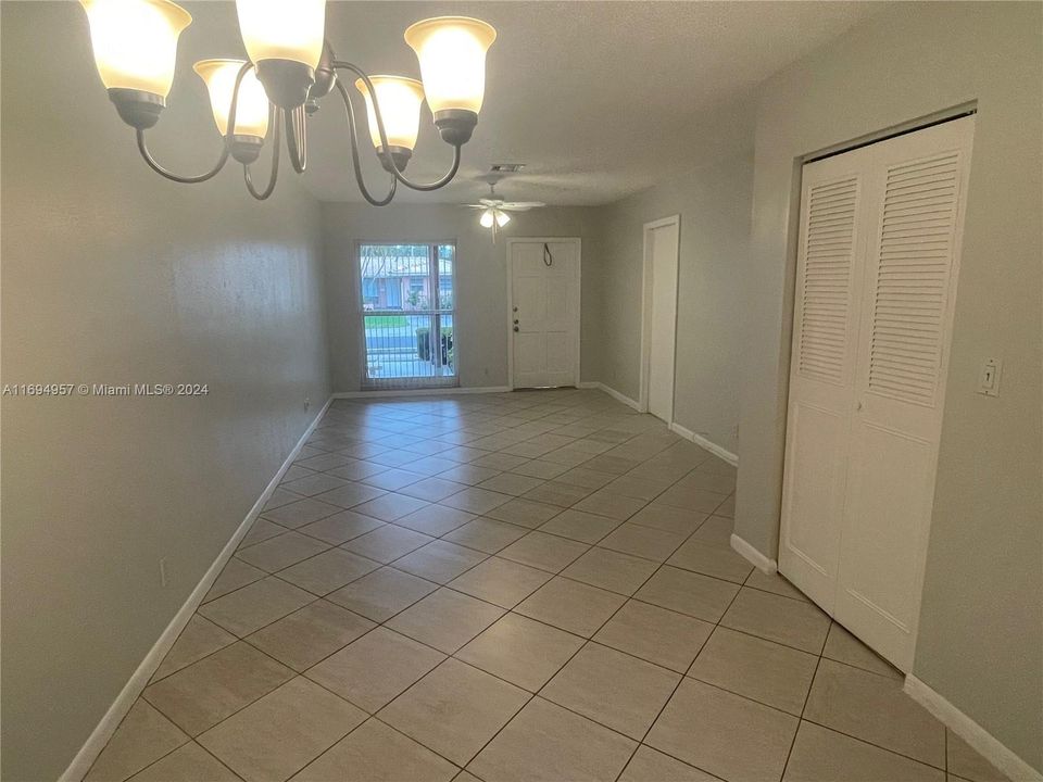 For Rent: $1,675 (1 beds, 1 baths, 700 Square Feet)