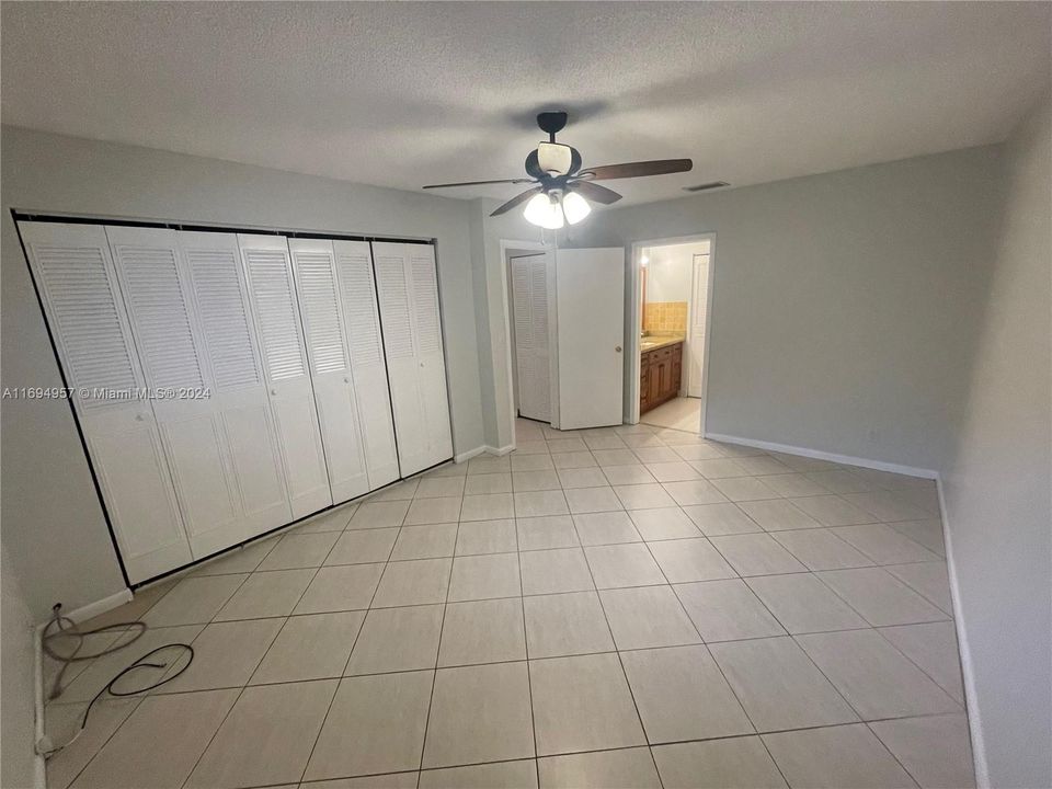 For Rent: $1,675 (1 beds, 1 baths, 700 Square Feet)