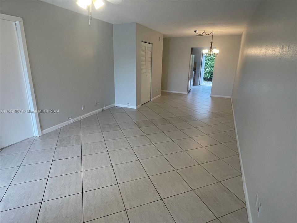 For Rent: $1,675 (1 beds, 1 baths, 700 Square Feet)