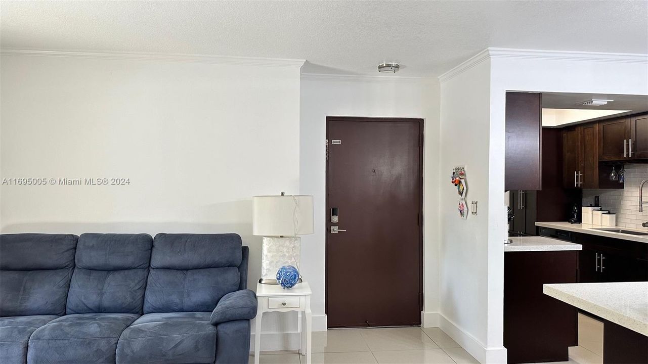 En Venta: $330,000 (3 camas, 2 baños, 1055 Pies cuadrados)