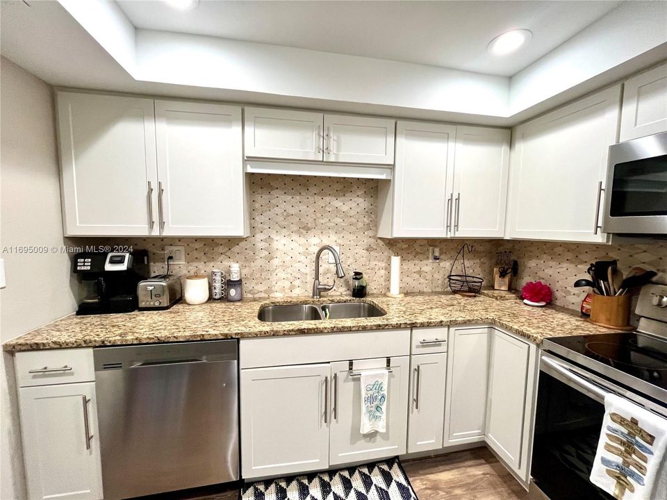 For Sale: $719,900 (2 beds, 2 baths, 1075 Square Feet)