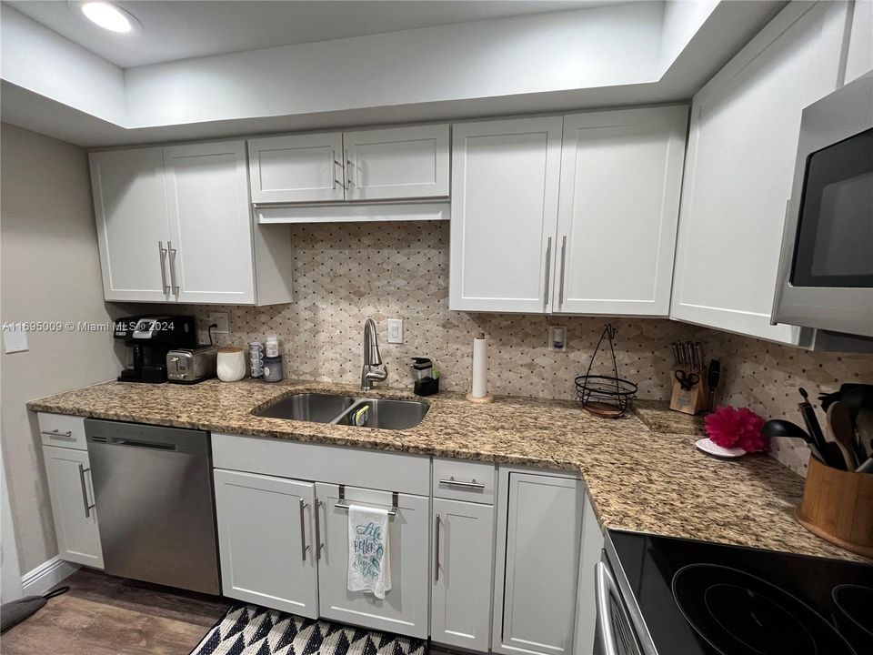 For Sale: $719,900 (2 beds, 2 baths, 1075 Square Feet)