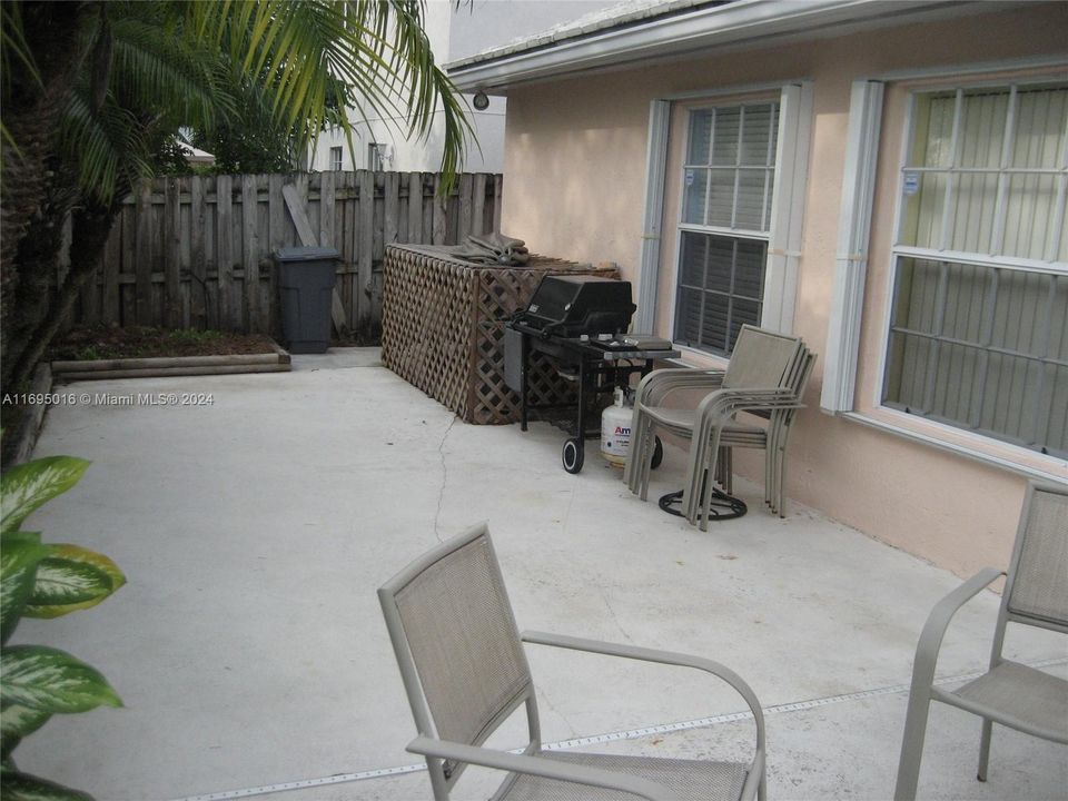 Active With Contract: $3,600 (3 beds, 2 baths, 1415 Square Feet)