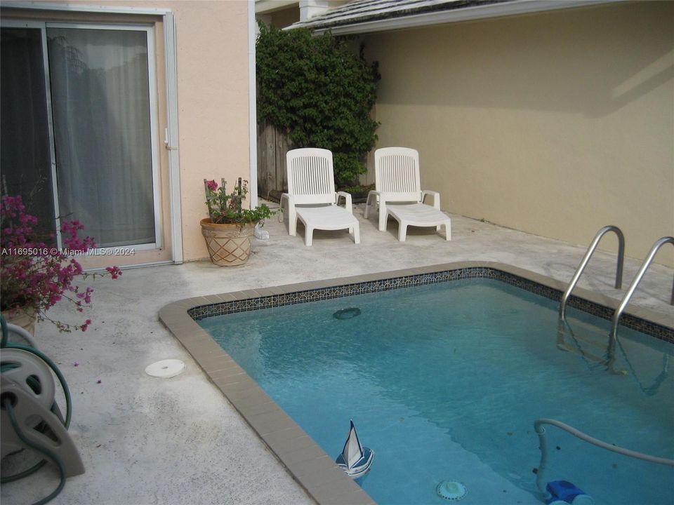 Active With Contract: $3,600 (3 beds, 2 baths, 1415 Square Feet)