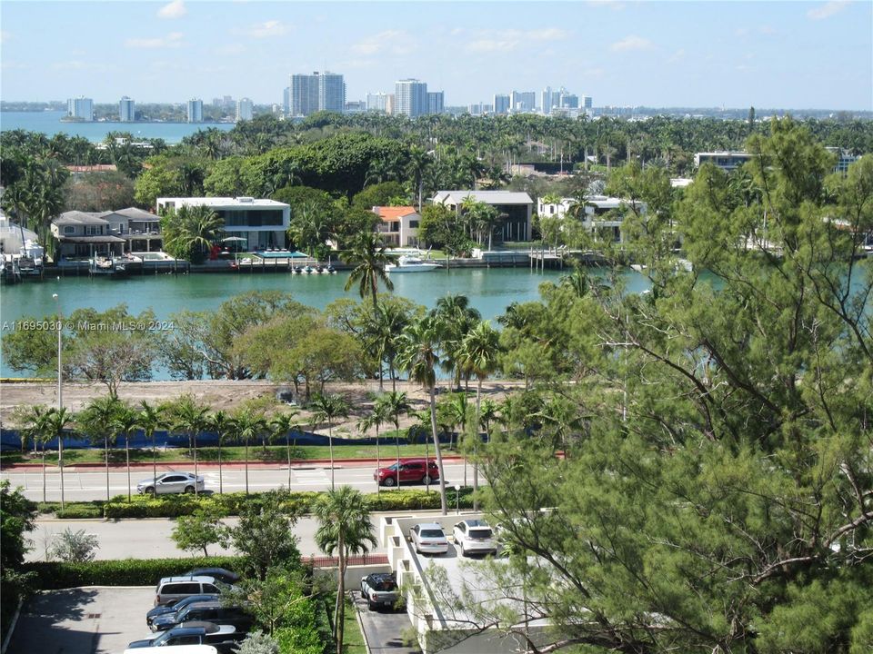 For Sale: $1,600,000 (2 beds, 2 baths, 1322 Square Feet)