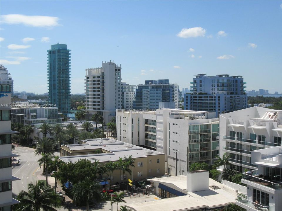 For Sale: $1,600,000 (2 beds, 2 baths, 1322 Square Feet)