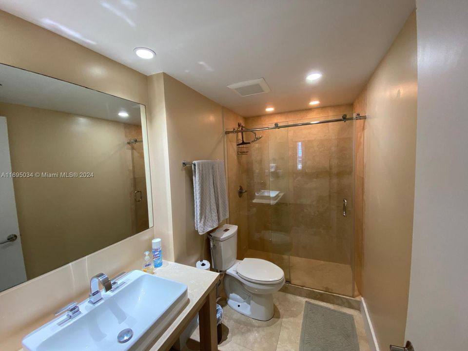 For Sale: $1,100,000 (2 beds, 2 baths, 1130 Square Feet)