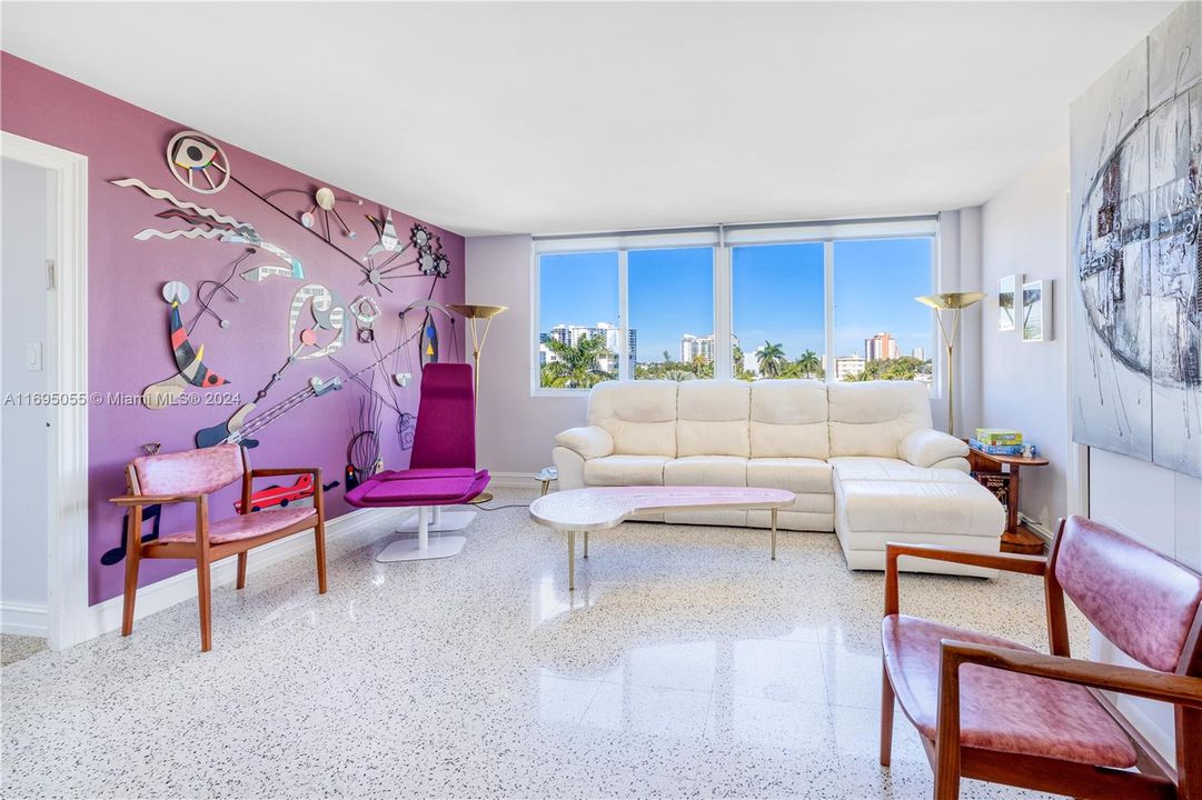 HUGE, SPACIOUS LIVING AREA WITH A TREMENDOUS AMOUNT OF LIGHT! UNIT ON THE 6TH FLOOR OVERLOOKING PALM TREES AND THE 'FEEL' OF WHAT FLORIDA IS ALL ABOUT!