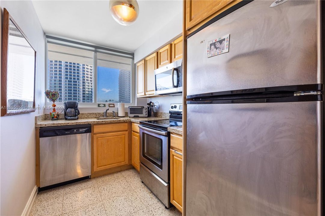 STAINLESS STEEL APPLIANCES.....FACING DIRECT EAST TOWARDS OCEAN...BUILT-IN MICROWAVE